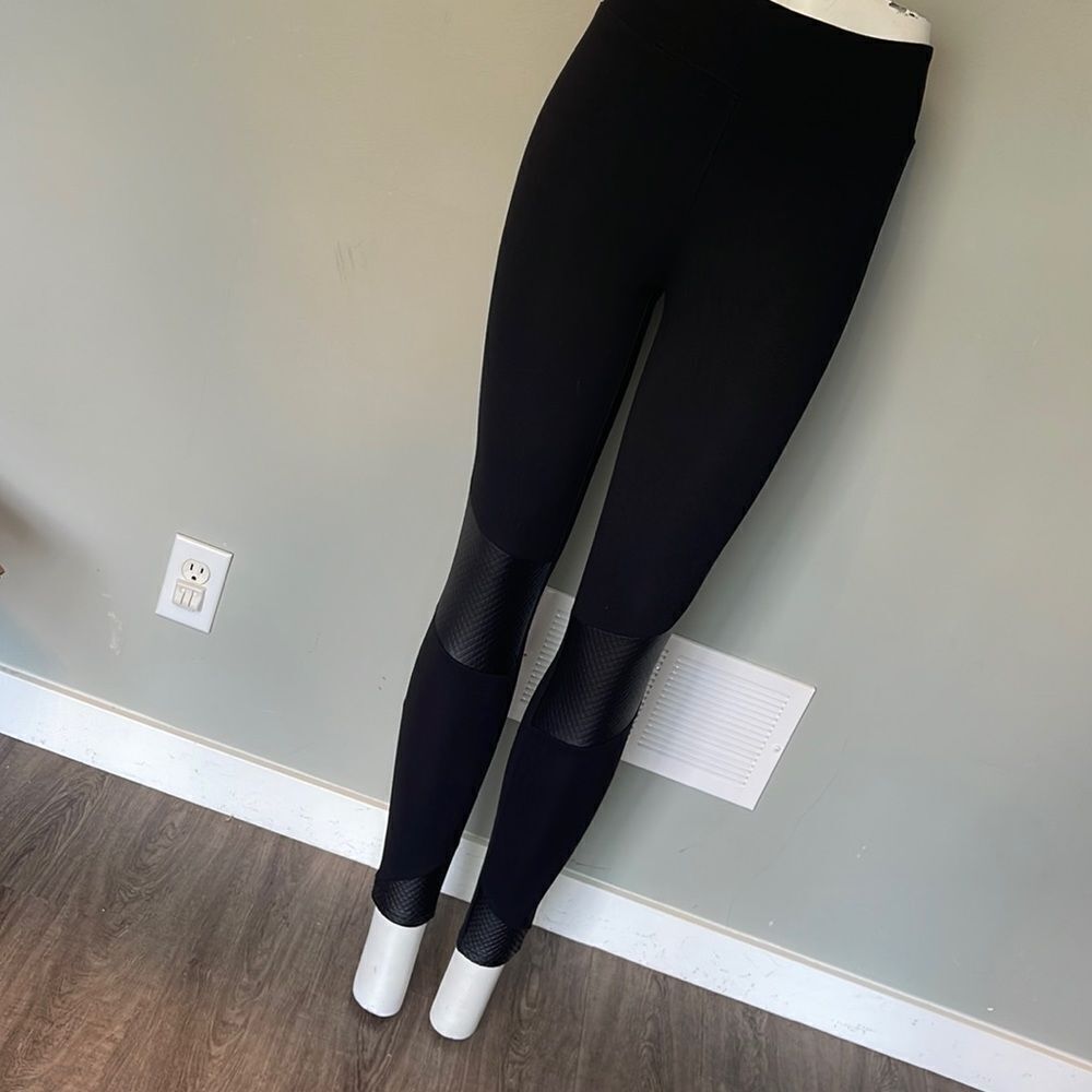 Kensie Black faux leather leggings NEW